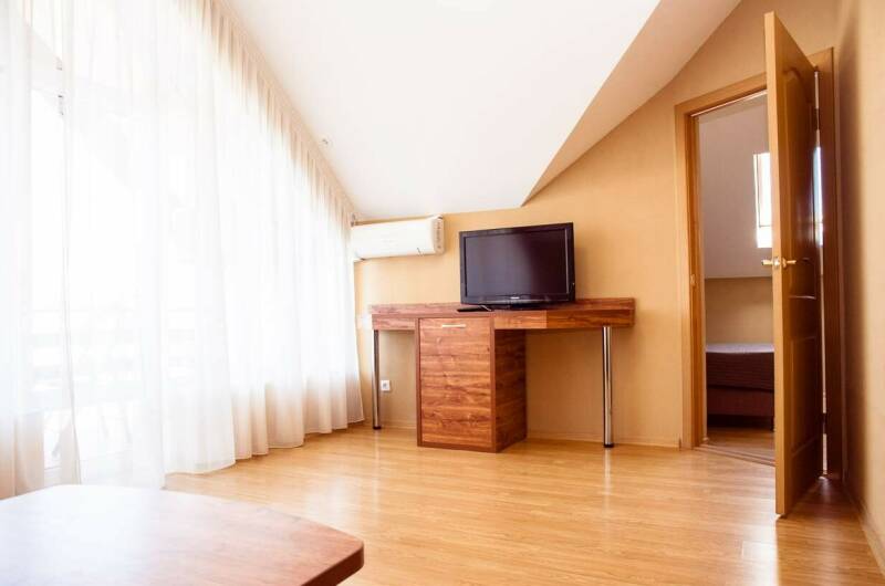 2х комнатный на 4−5 ч