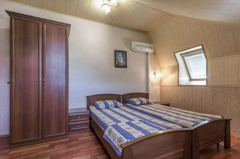 Комнаты на 6 человек