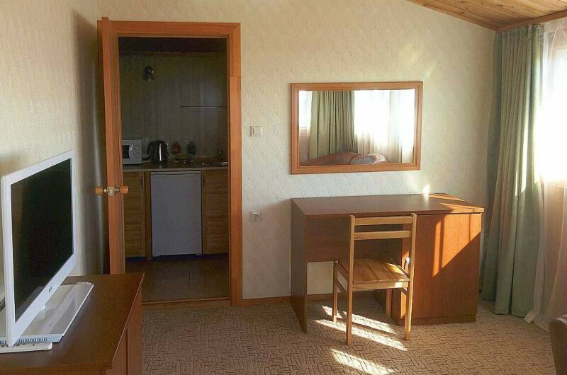 2-х комнатный 4-х местный с мини-кухней и балконом