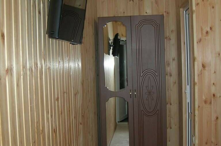 Двухместные номера на втором этаже с видом на горы