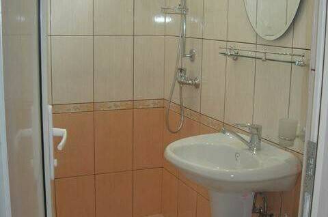 Двухместные номера на втором этаже с видом на горы