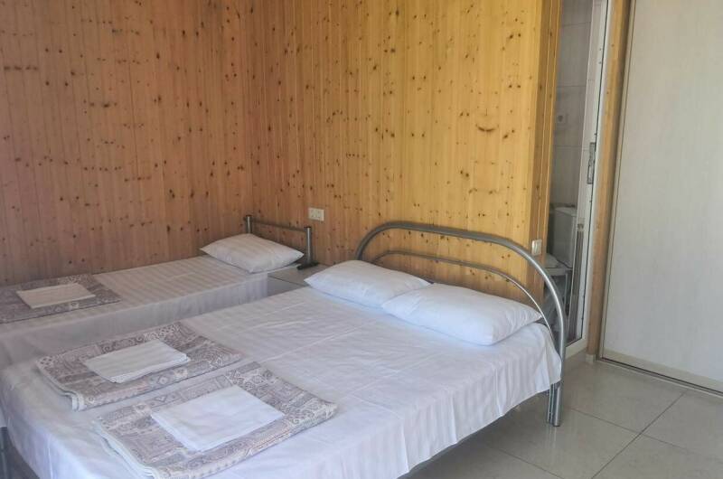 Трехместные номера на третьем этаж с видом на горы