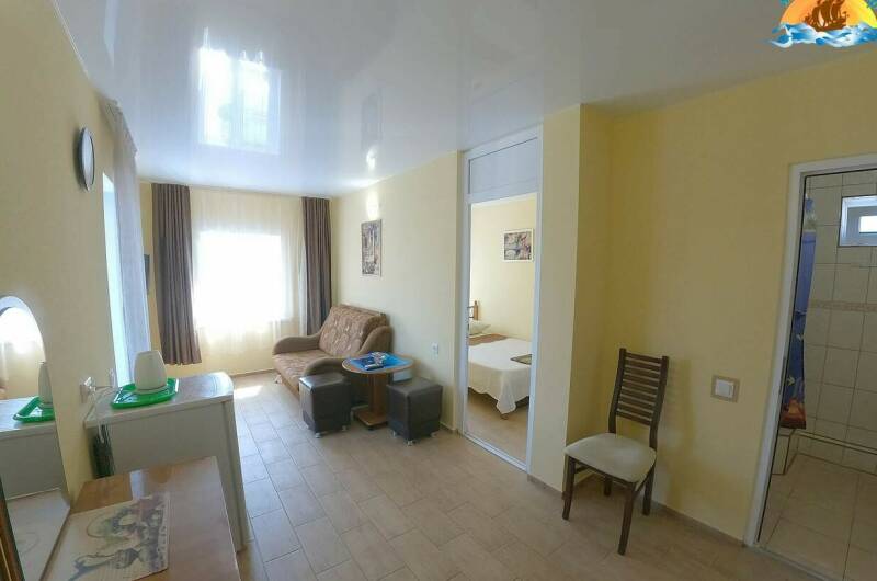 Двухкомнатный номер на 3 человека с общей кухней