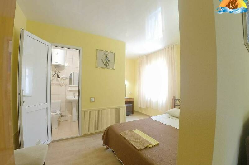 Двухкомнатный номер на 4 человека с общей кухней