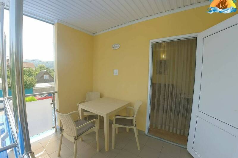 Двухкомнатный номер на 4 человека с общей кухней