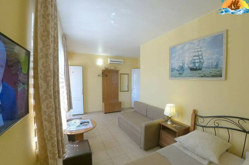 Отдельный номер на 2 человека с кухней