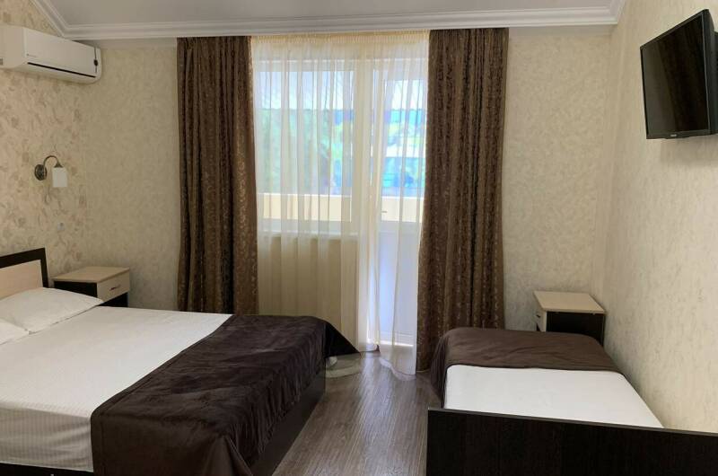 3-х местный номер с балконом видом на бассейн