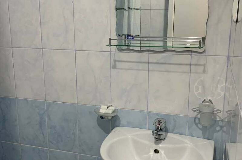 4х местный номер с выходом во двор