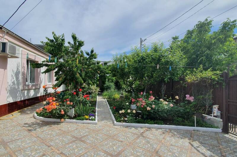 Квартира № 2 (3−5 человек) 1 этаж