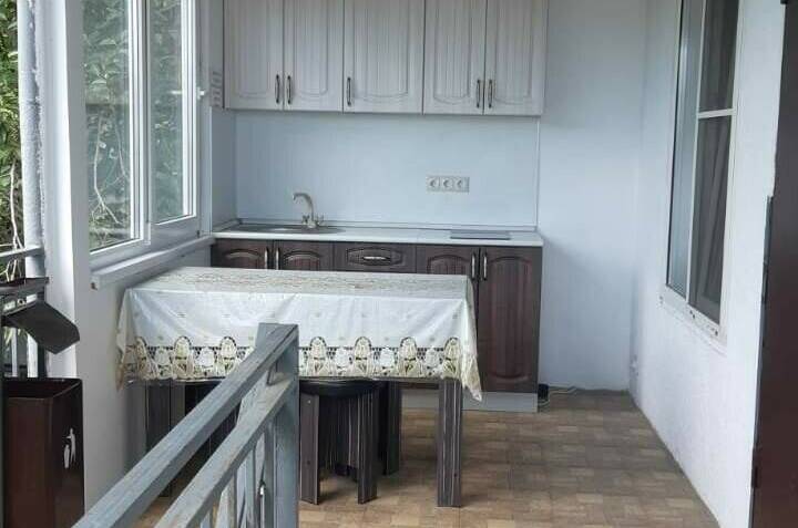 С отдельным входом, балконом, кухней и удобствами