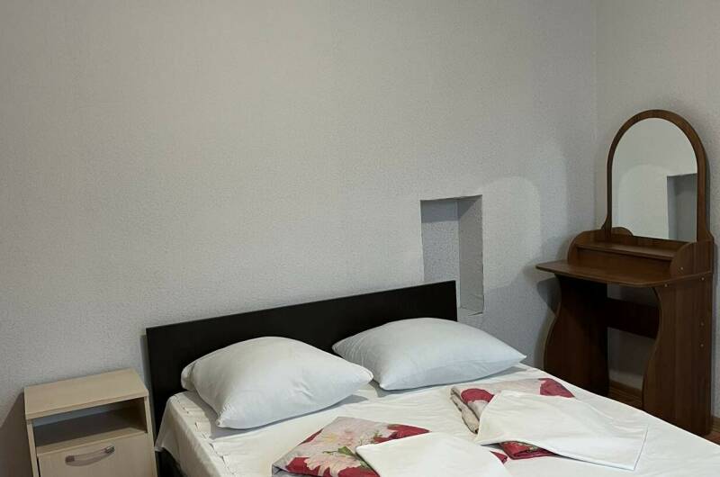 Трехместный с удобствами (первый этаж)