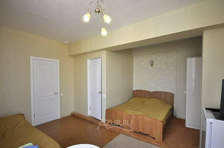 Трёхместный евро № 6 (размещение 3 чел + доп)