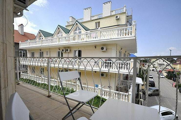 Трёхместный евро № 6 (размещение 3 чел + доп)