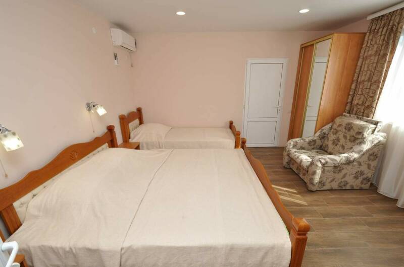 3-х местный с доп. местом и балконом