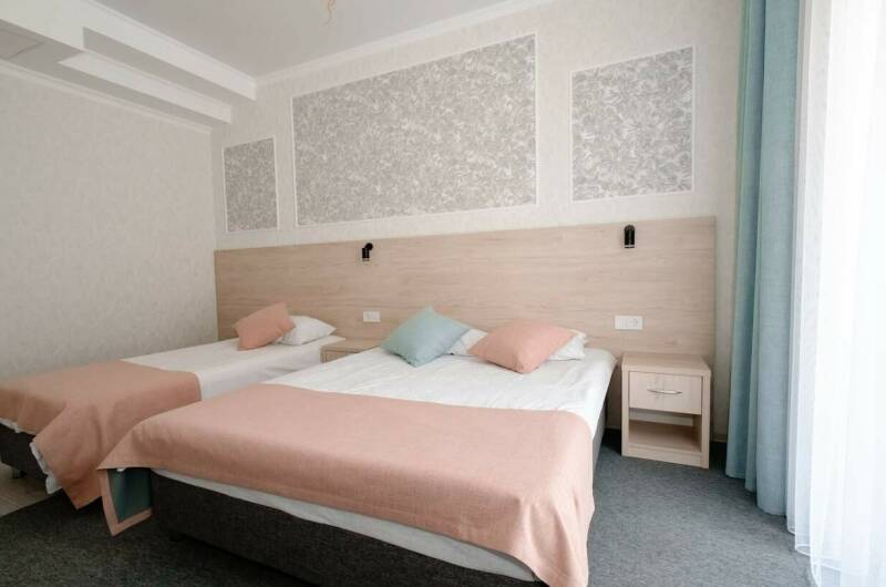 Трехместный номер с балконом