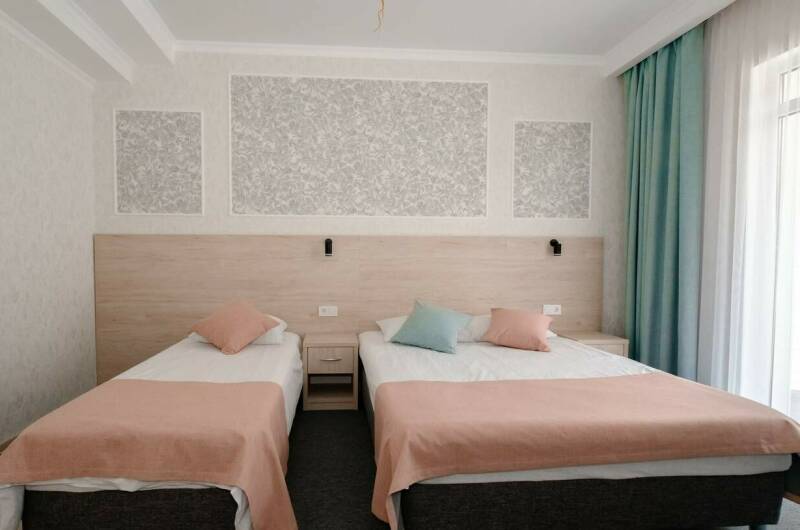 Трехместный номер с балконом