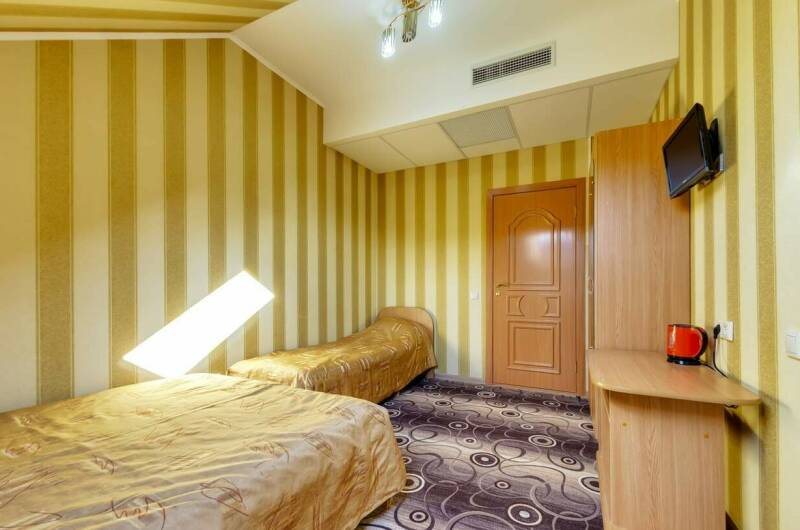 Трехместный номер (мансардный этаж)