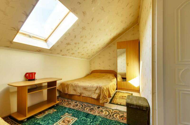 Трехместный номер (мансардный этаж)