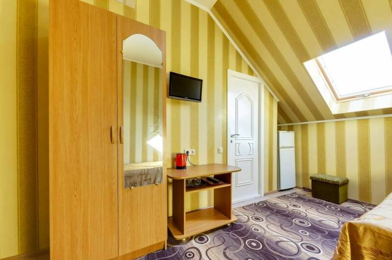 Трехместный номер (мансардный этаж)