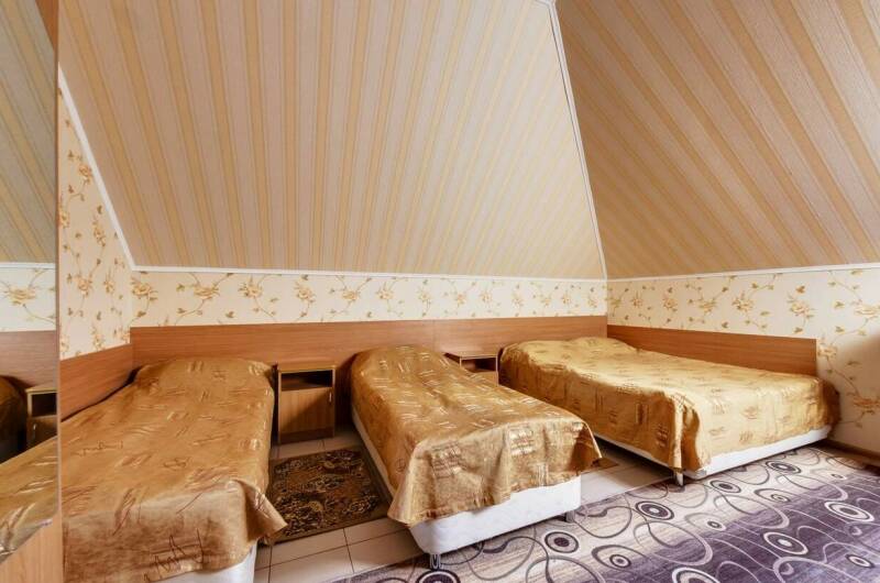 Четырехместный номер (мансардный этаж)