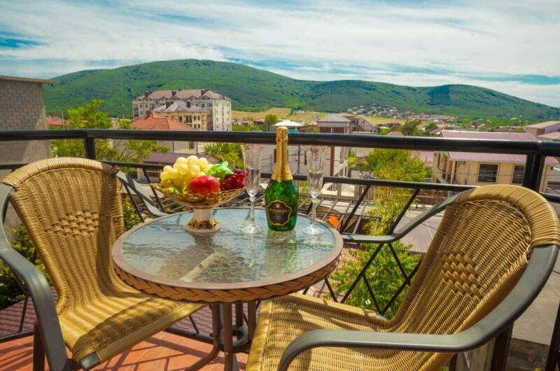 2-х местный номер с удобствами и балконом (фасад)