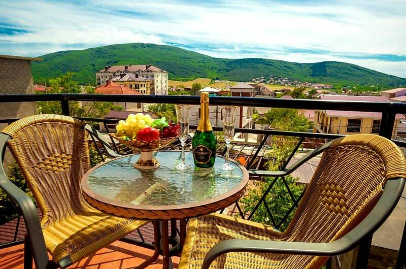 2-х комн. Люкс с балкон, 4 этаж 5−8 чел