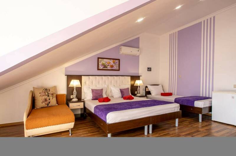 2-х комн. Люкс с балкон, 4 этаж 5−8 чел