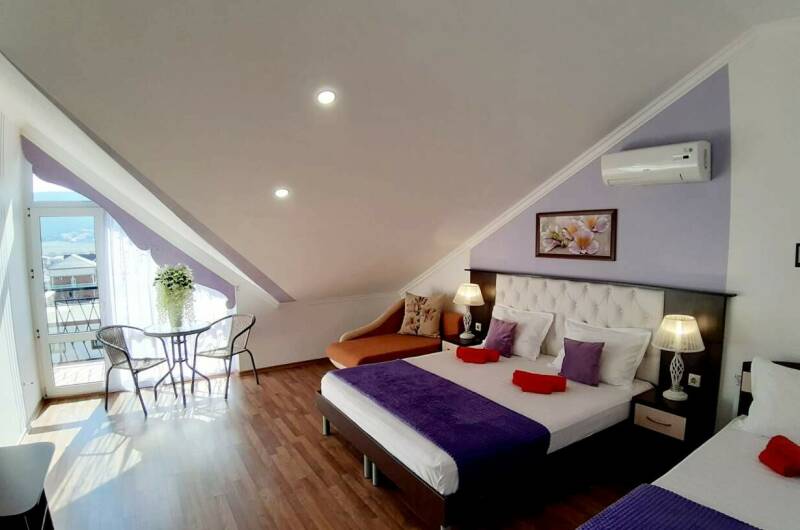 2-х комн. Люкс с балкон, 4 этаж 5−8 чел