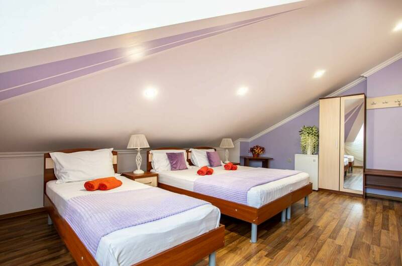 Семейный 2- комнат. номер без балкона на 4 этаже