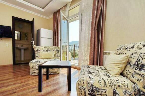 Улучшенный 4-х местный номер с просторным балконом