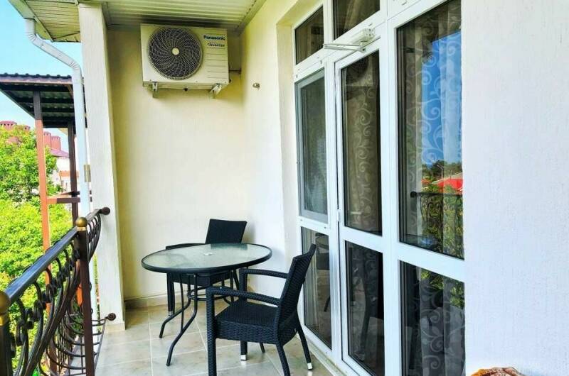 Улучшенный 4-х местный номер с просторным балконом