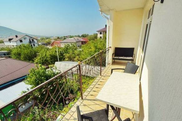 Трёхместный «Стандарт» с балконом (3 этаж)