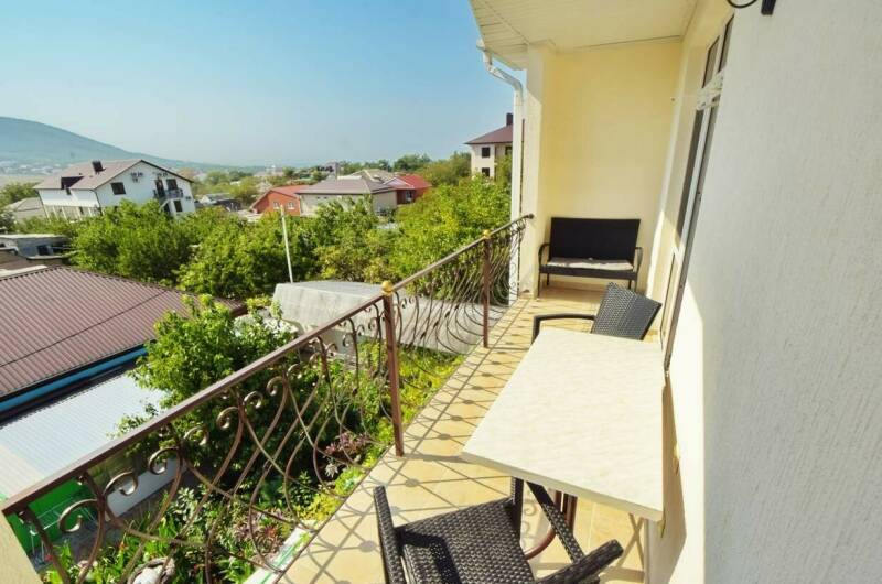 Четырёхместный «Стандарт» с балконом (3 этаж)