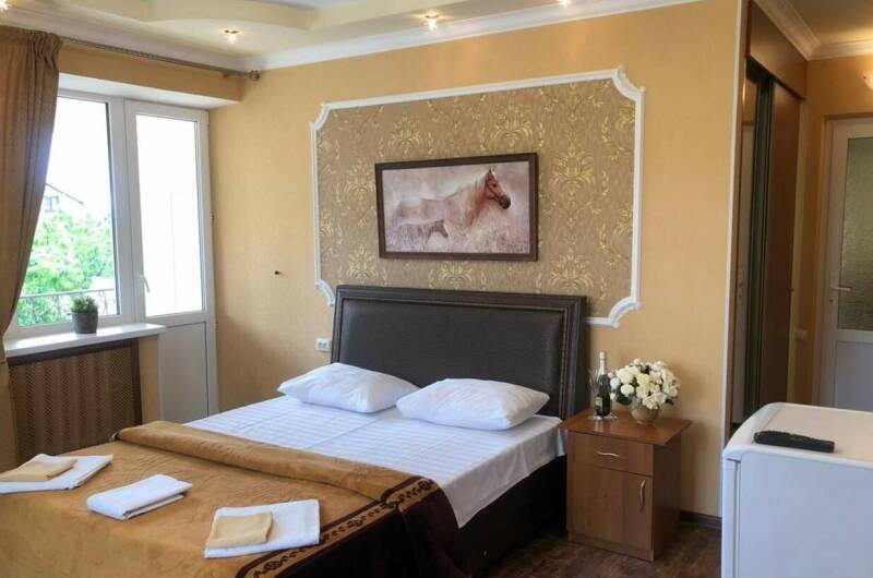 Четырёхместный «Стандарт» с балконом (2 этаж)