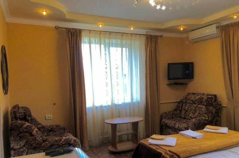 Четырёхместный «Стандарт» с балконом (2 этаж)