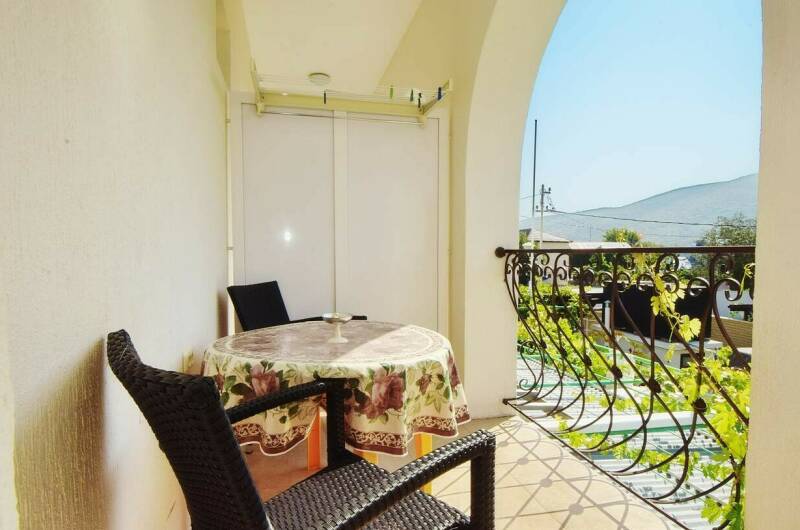 Трёхместный «Стандарт» с балконом на 2 этаже