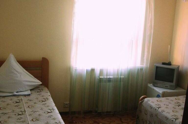 Трехместный