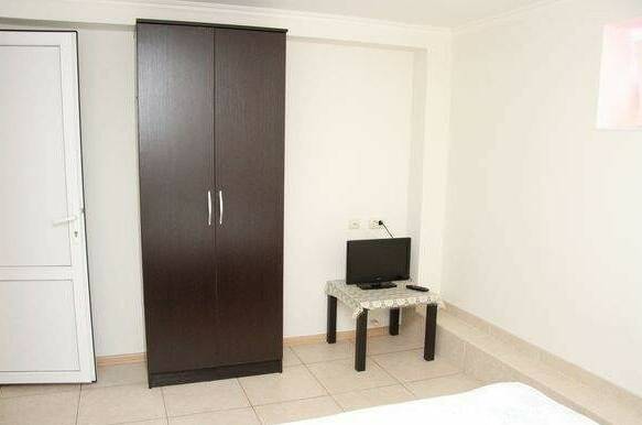 Комната на 2-а человека (цокольный этаж)