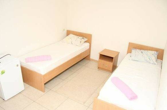 Комната на 2-а человека (цокольный этаж)