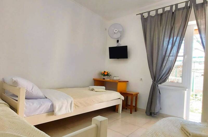 «Эконом» трехместный