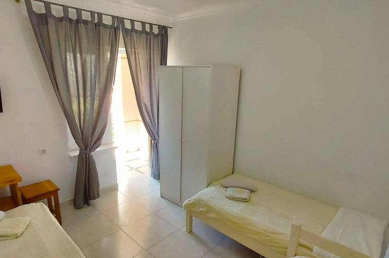 «Эконом» трехместный