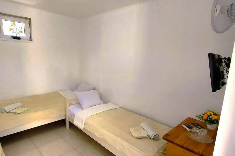 «Эконом» трехместный