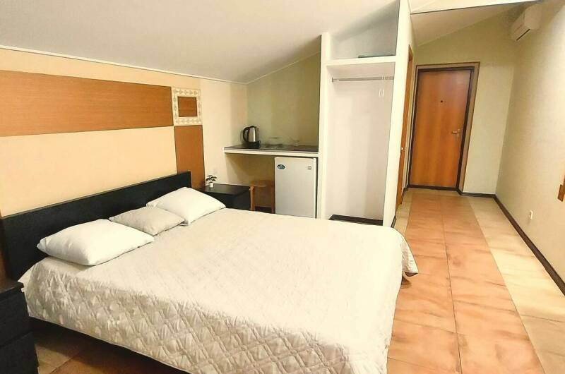 Стандартный Двухместный балконом и одной кроватью