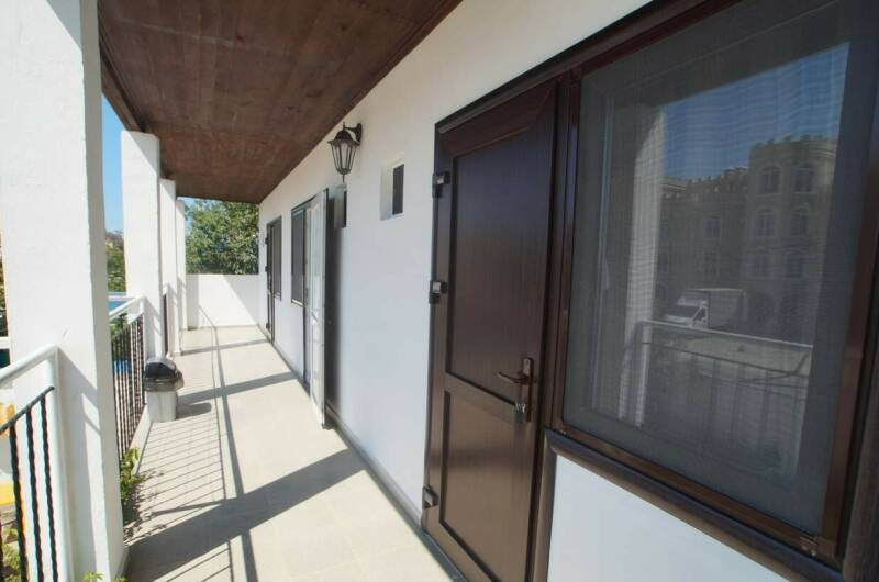 Трёхместный стандарт с балконом