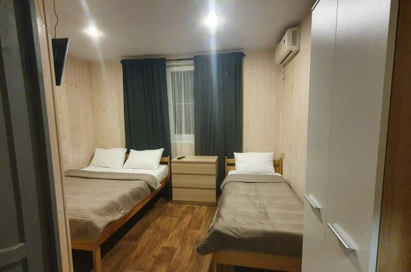 3-х местный с удобствами, кухня во дворе