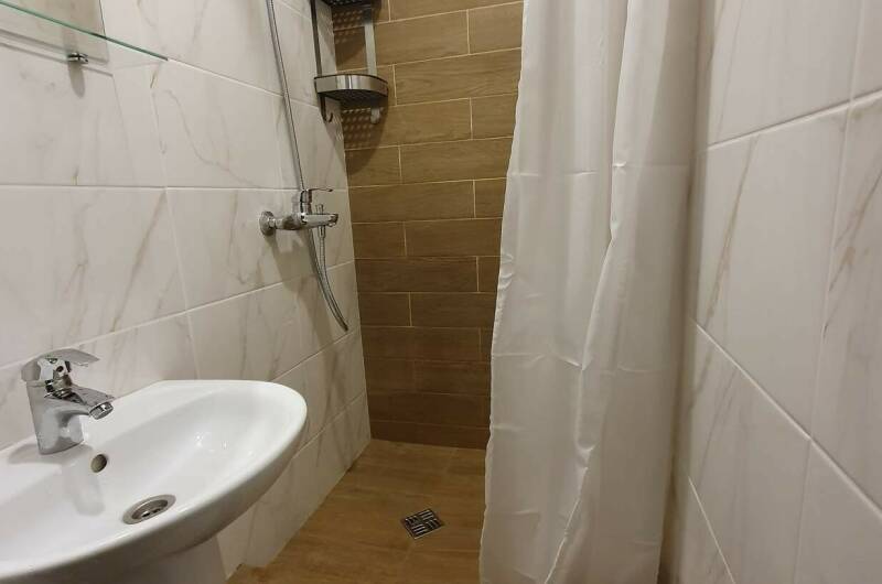 3-х местный с удобствами, кухня во дворе