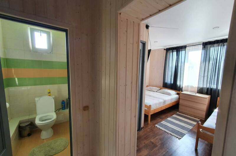 3-х местный с удобствами, кухня во дворе