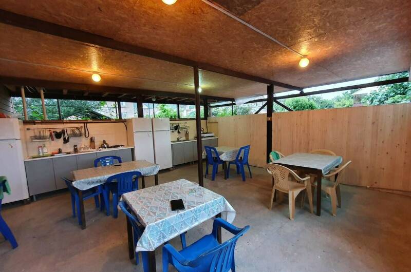 4-х местный с удобствами, кухня во дворе