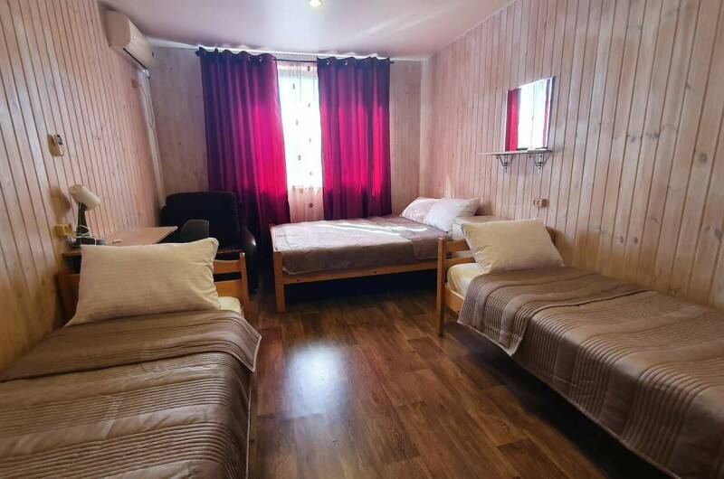 4-х местный с удобствами, кухня во дворе