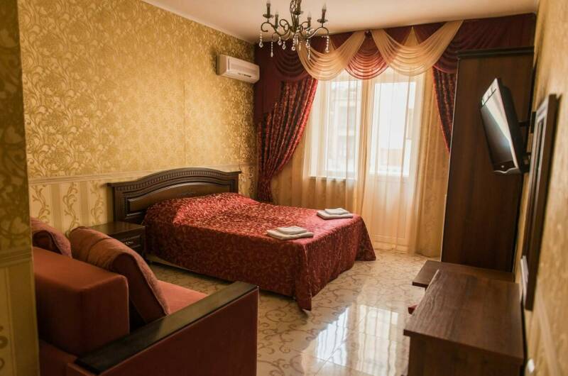 «Полулюкс» 4-х местный с балконом